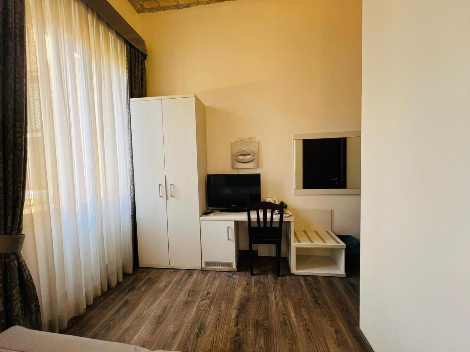 Laterani Dfm Hotel Rome Exterior photo